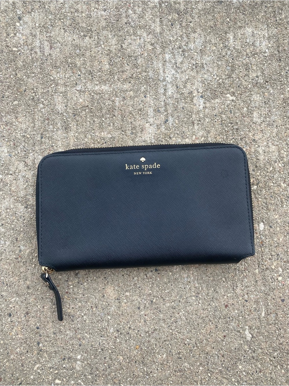 🌈 kate spade Black Saffiano Zip Wallet and Passport Holder with Gold Logo